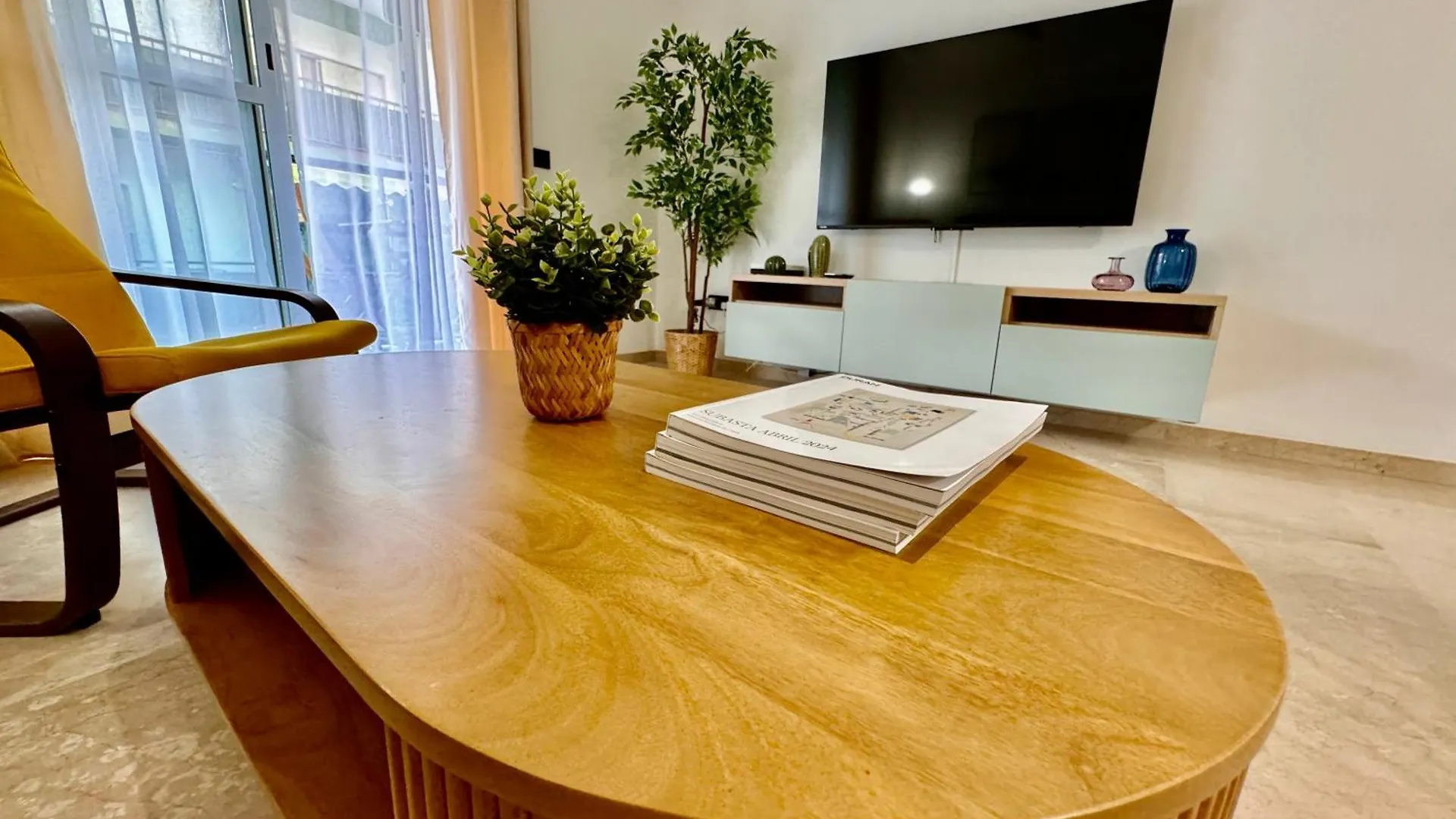 アパート Primera Linea De Playa Apartamento Eleni エステポナ